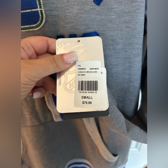 Vancouver Canucks fanatics authentic sweater - Picture 5 of 5